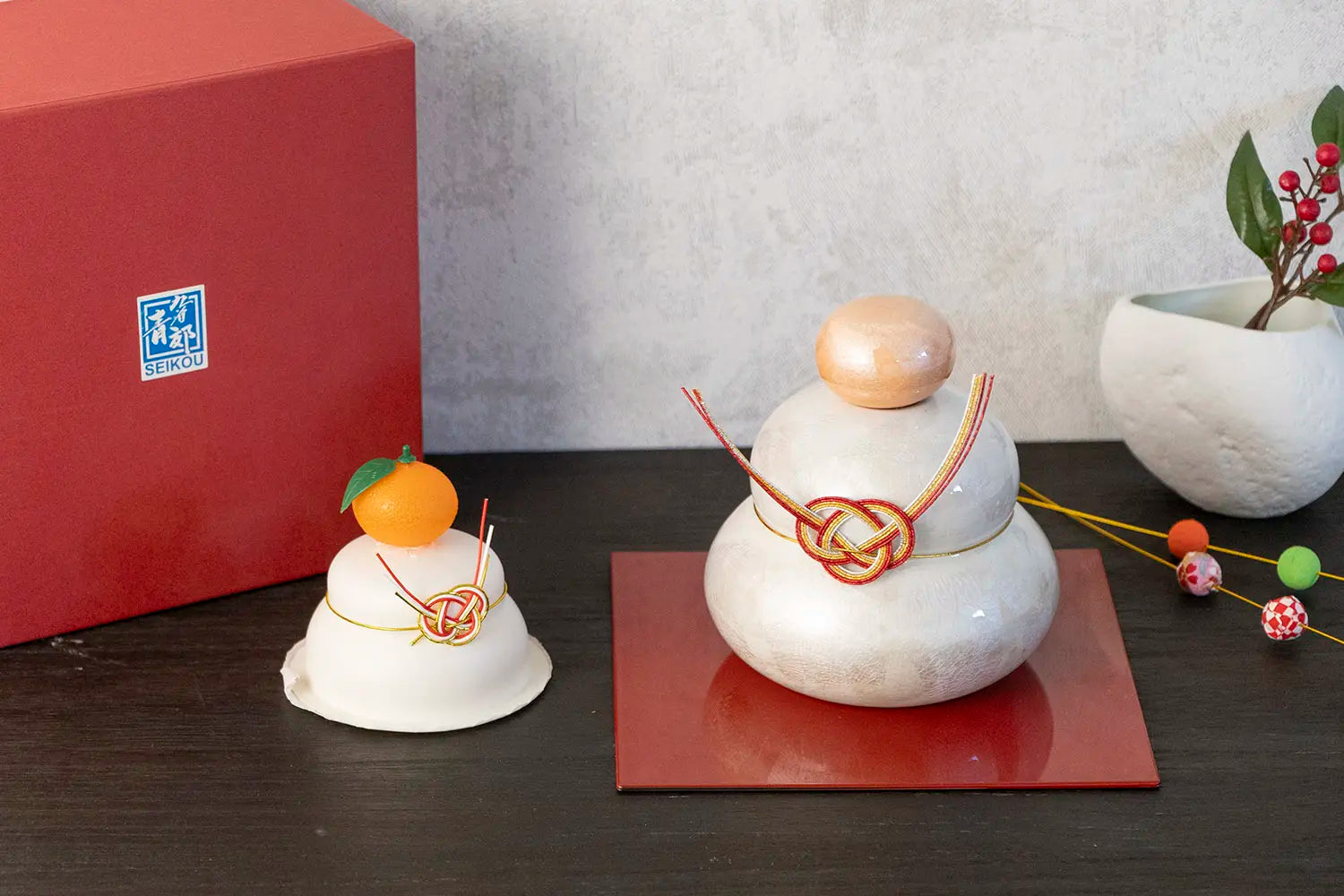 Kagami Mochi next to porcelain kagami mochi decoration