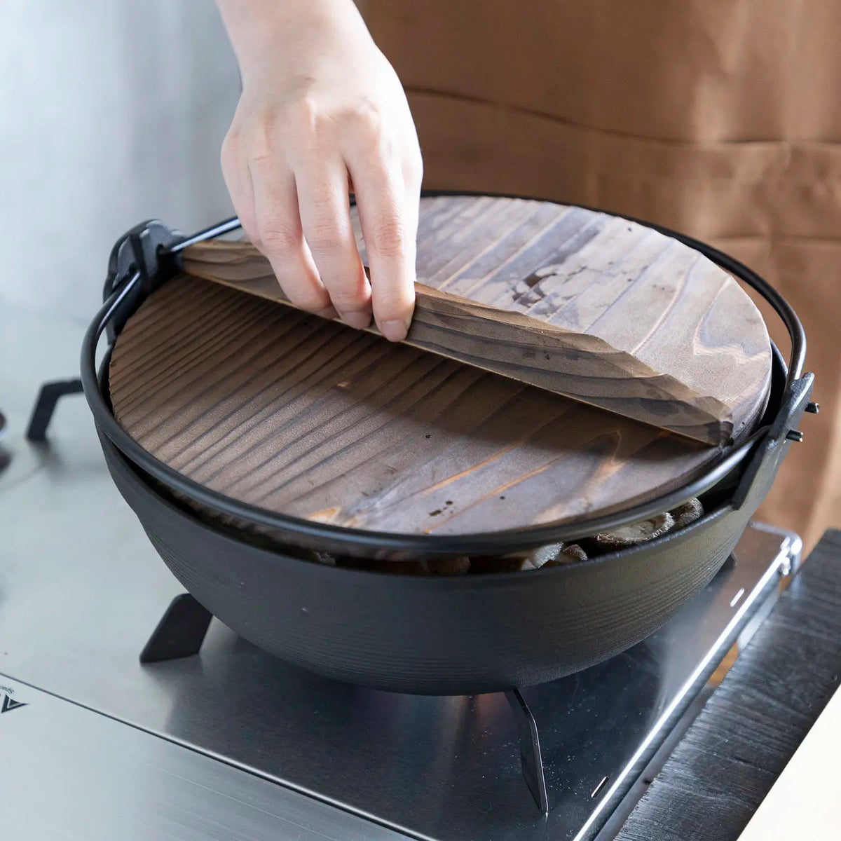 Iwachu Nambu Cast Iron Hot Pot