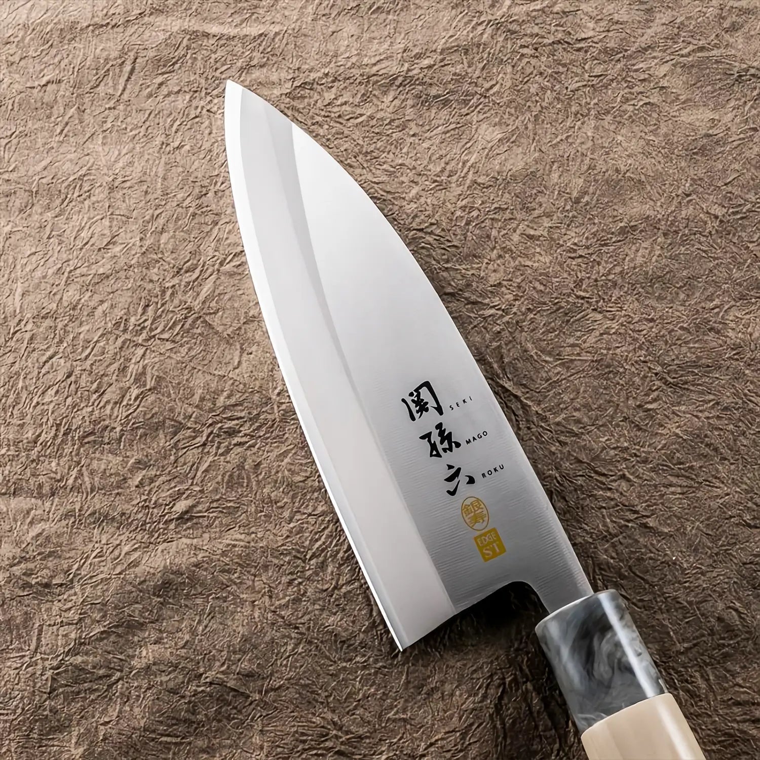 https://www.globalkitchenjapan.com/cdn/shop/files/SekiMagorokuGinjuSTStainlessSteelDebaKnifeforLeft-HandedAK5062_2.webp?v=1682904000