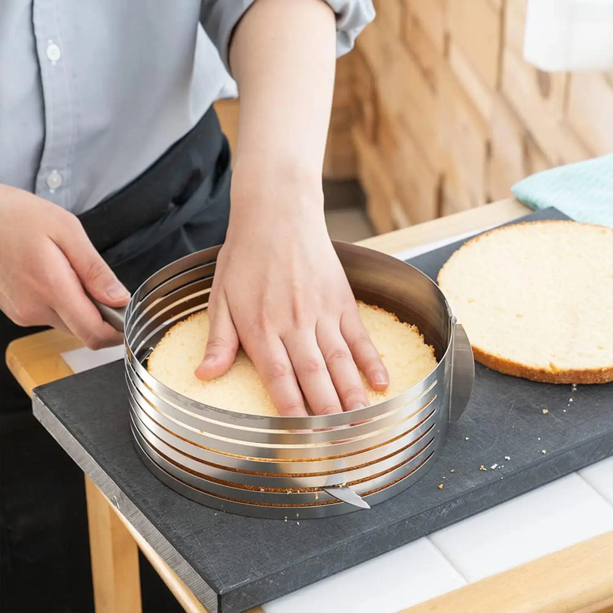 TIGERCROWN Cake Land Polyethylene Dough Scraper with Scale - Globalkitchen  Japan