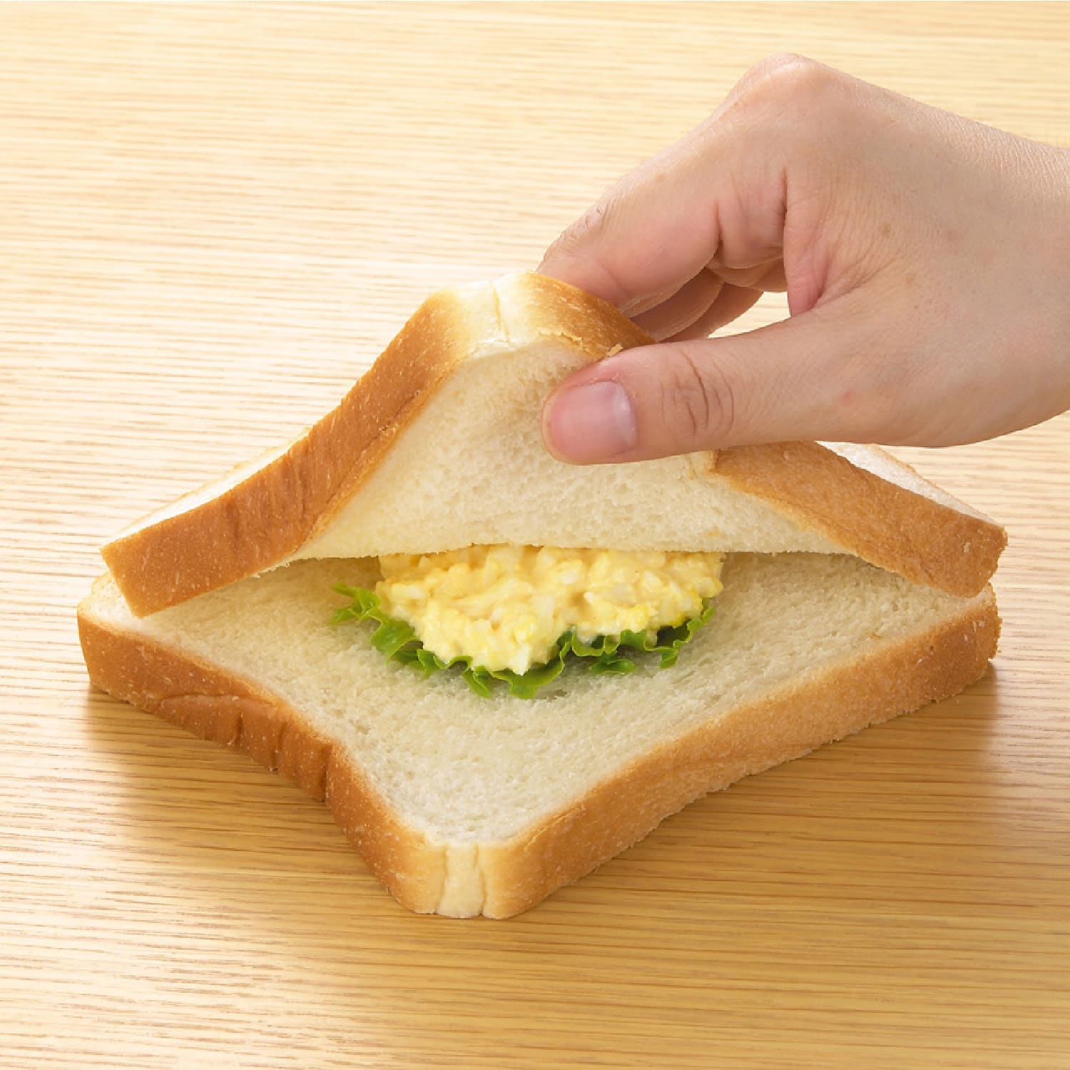 https://www.globalkitchenjapan.com/cdn/shop/products/AkebonoSquareSandwichCutter_Sealer_2.jpg?v=1615855124