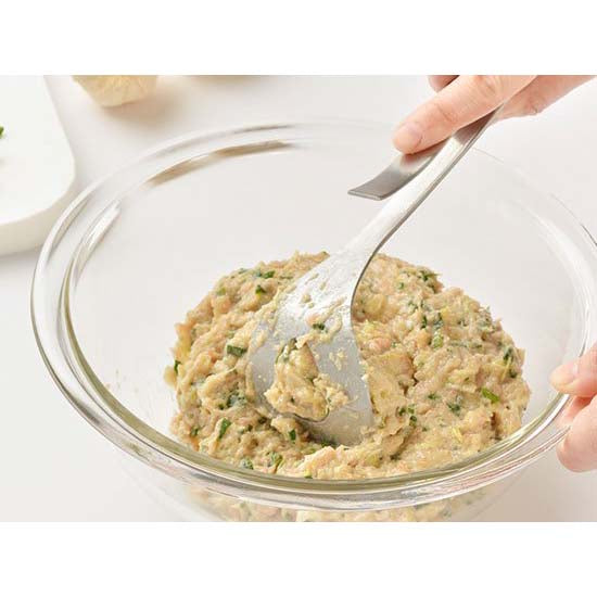 https://www.globalkitchenjapan.com/cdn/shop/products/AuxLeyeMeatKneadingSpoon_8.jpg?v=1615372373