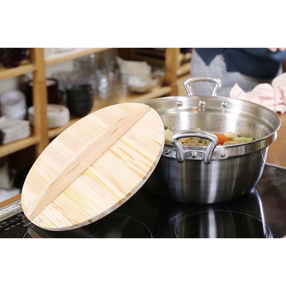 https://www.globalkitchenjapan.com/cdn/shop/products/EBMGyozaPanWoodenLid_3.jpg?v=1625984579