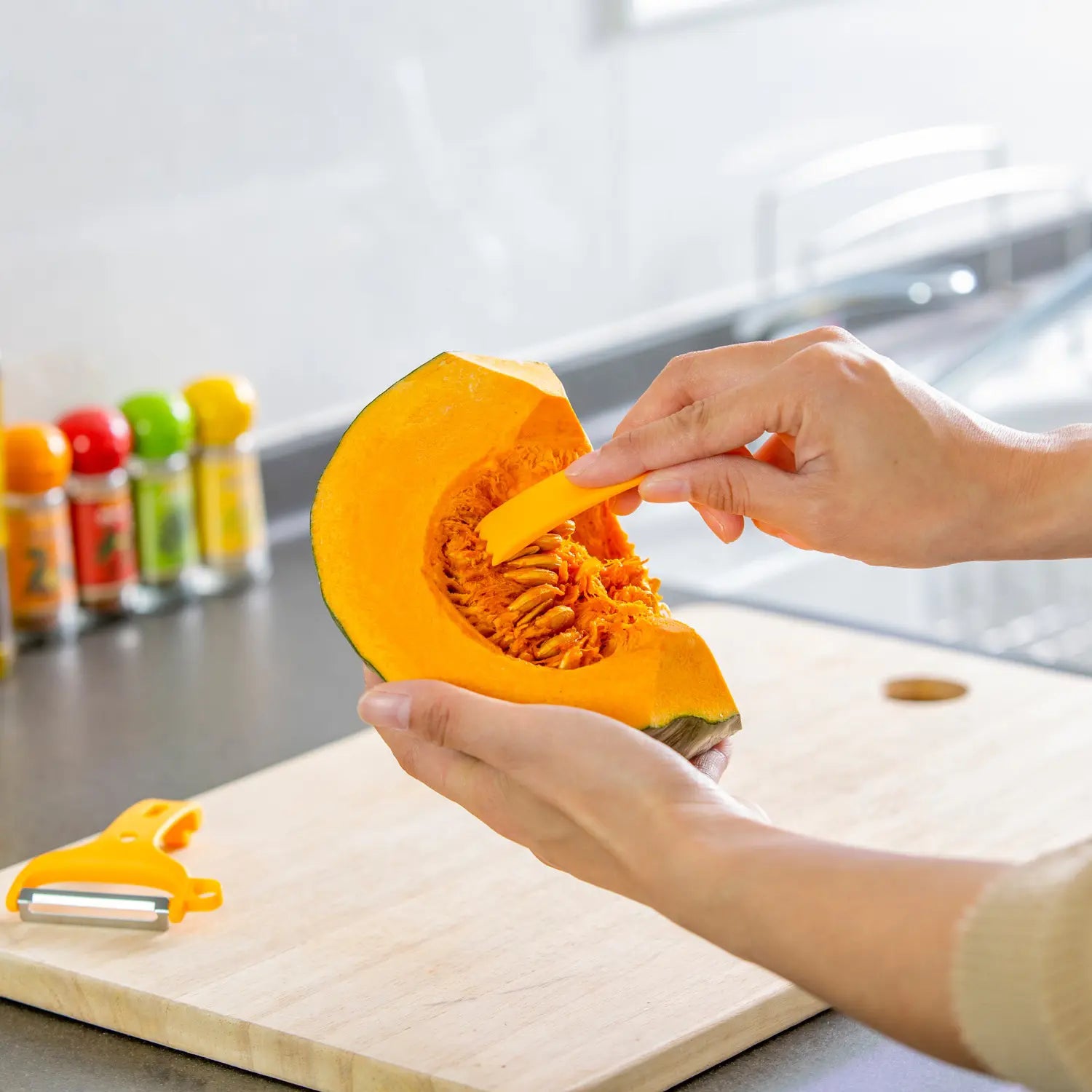 https://www.globalkitchenjapan.com/cdn/shop/products/KaiStainlessSteelPeelerforPumpkin_1.webp?v=1671699503