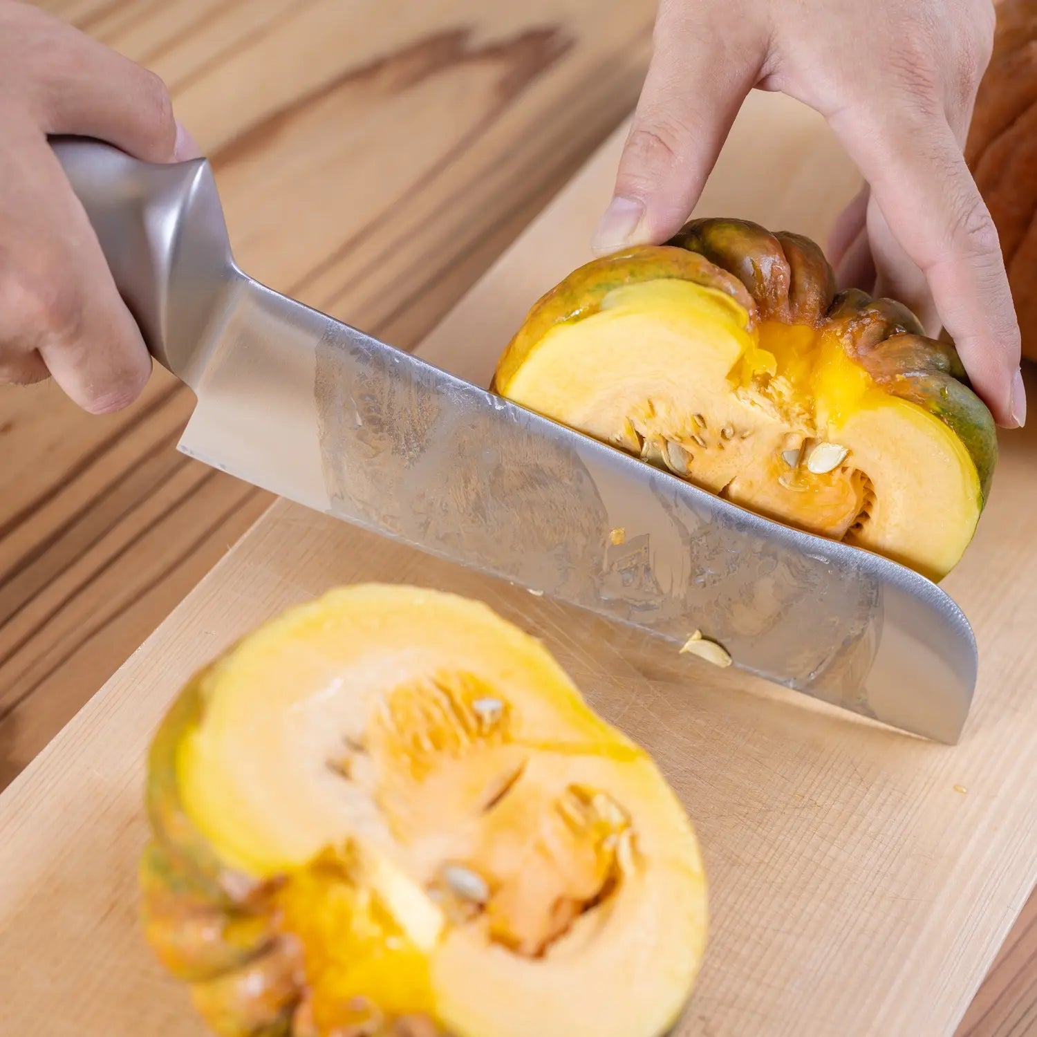 https://www.globalkitchenjapan.com/cdn/shop/products/NonojiMolybdenumVanadiumSteelPumpkinKnife_1.webp?v=1664184208